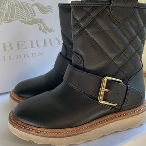 Beautiful Burberry Girls quilted black leather boots.😍